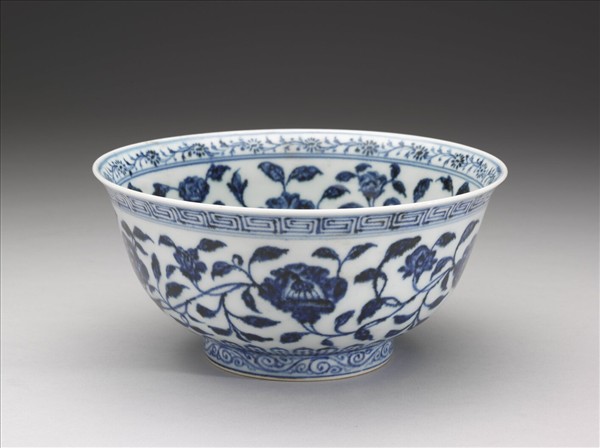 青花纏枝花卉紋碗