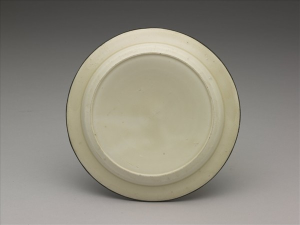 定窯 白瓷劃花折沿盞臺