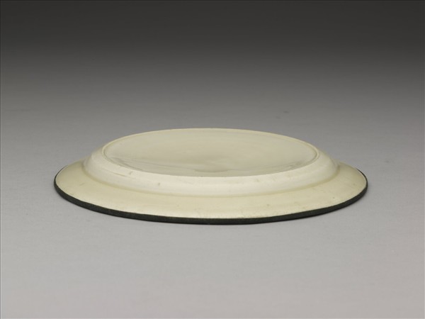 定窯 白瓷劃花折沿盞臺