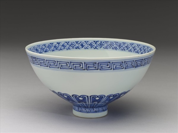 青花蓮瓣紋蓮子碗