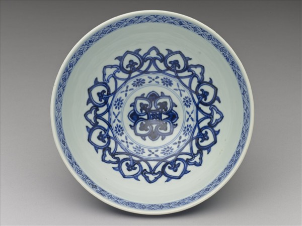青花蓮瓣紋蓮子碗