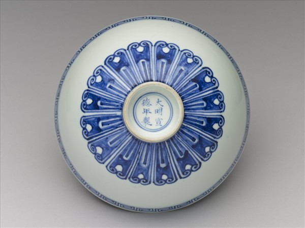 青花蓮瓣紋蓮子碗