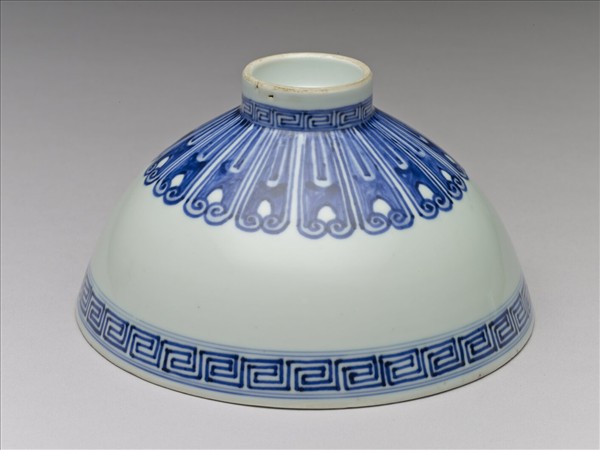 青花蓮瓣紋蓮子碗