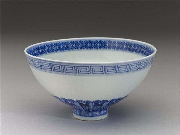 青花蓮瓣紋蓮子碗