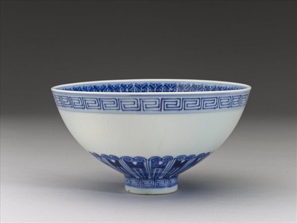 青花蓮瓣紋蓮子碗