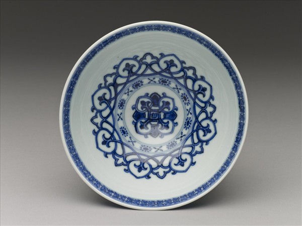 青花蓮瓣紋蓮子碗