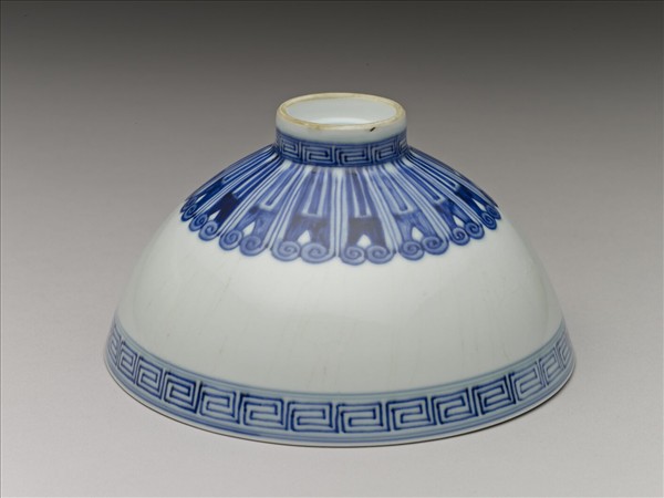 青花蓮瓣紋蓮子碗