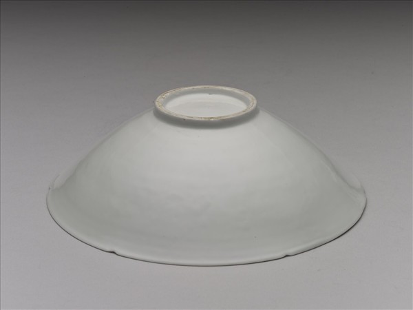 甜白半脫胎五龍葵瓣口碗