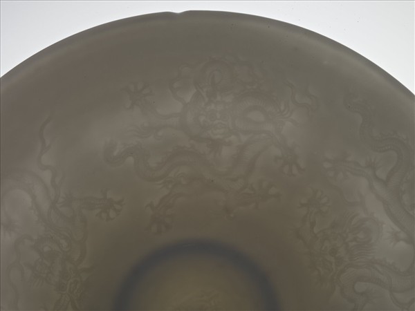 甜白半脫胎五龍葵瓣口碗