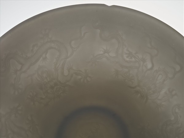 甜白半脫胎五龍葵瓣口碗