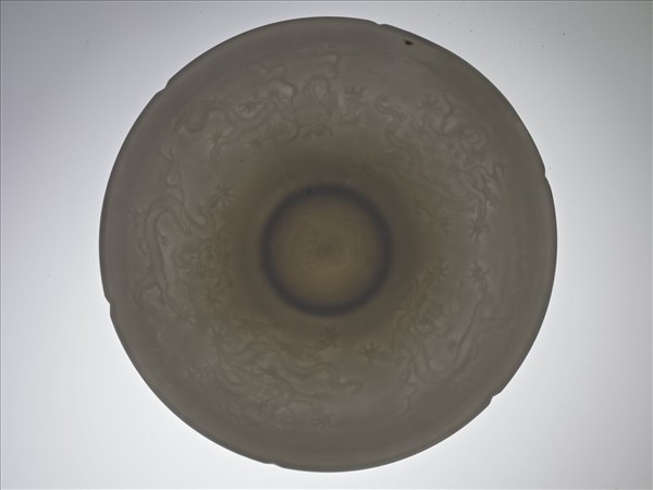 甜白半脫胎五龍葵瓣口碗