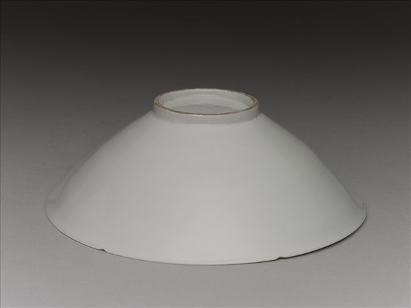 甜白半脫胎五龍葵瓣口碗