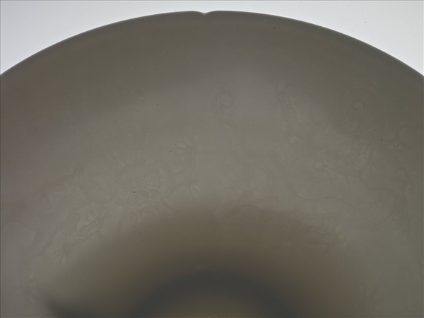 甜白半脫胎五龍葵瓣口碗