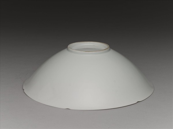 甜白半脫胎五龍葵瓣口碗