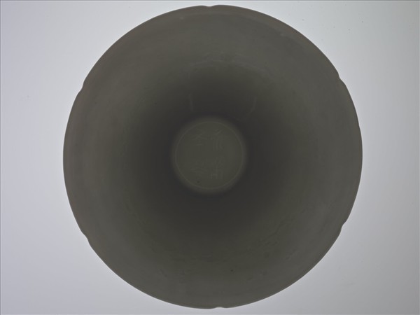 甜白半脫胎五龍葵瓣口碗