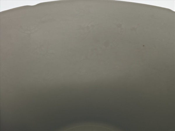 甜白半脫胎五龍葵瓣口碗