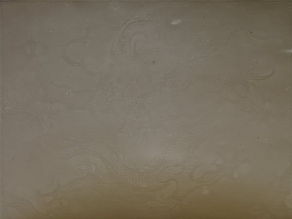 甜白半脫胎五龍葵瓣口碗