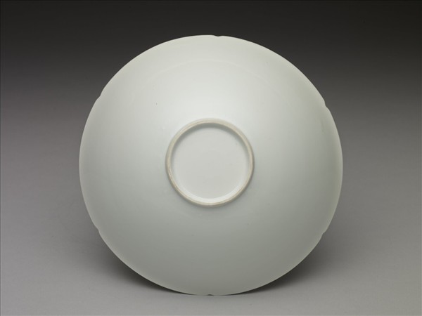 甜白半脫胎五龍葵瓣口碗