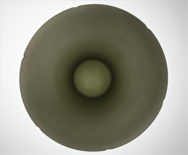 甜白半脫胎五龍葵瓣口碗