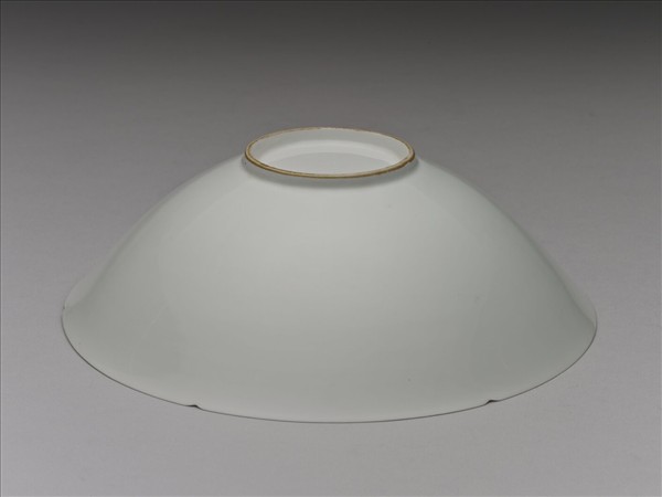 甜白半脫胎五龍葵瓣口碗