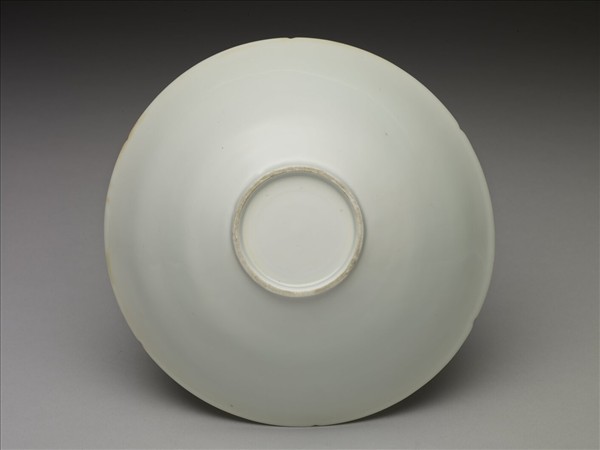 甜白半脫胎五龍葵瓣口碗