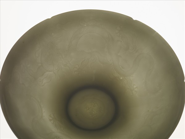 甜白半脫胎五龍葵瓣口碗