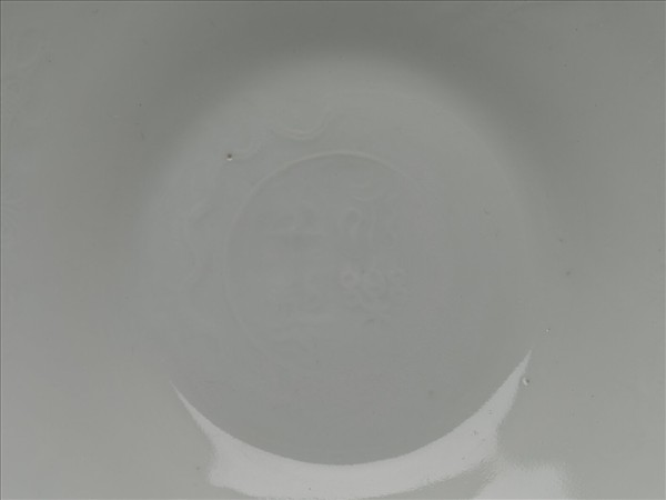 甜白半脫胎五龍葵瓣口碗