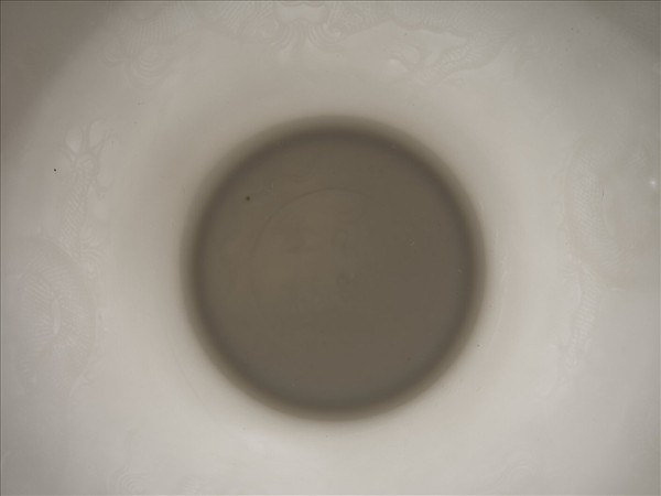 甜白半脫胎五龍葵瓣口碗