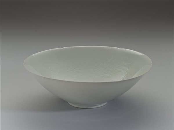 甜白半脫胎五龍葵瓣口碗