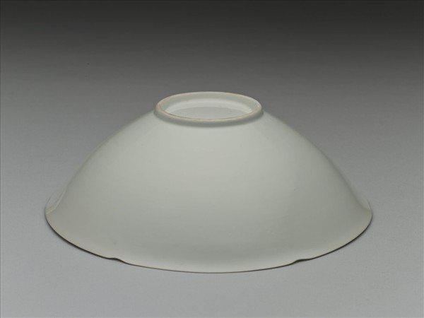 甜白半脫胎五龍葵瓣口碗