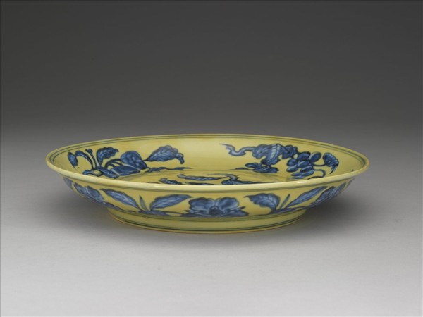 黃釉青花花果紋盤