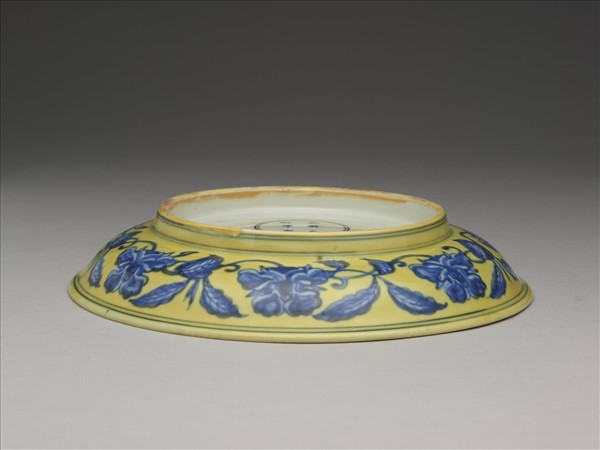 黃釉青花花果紋盤