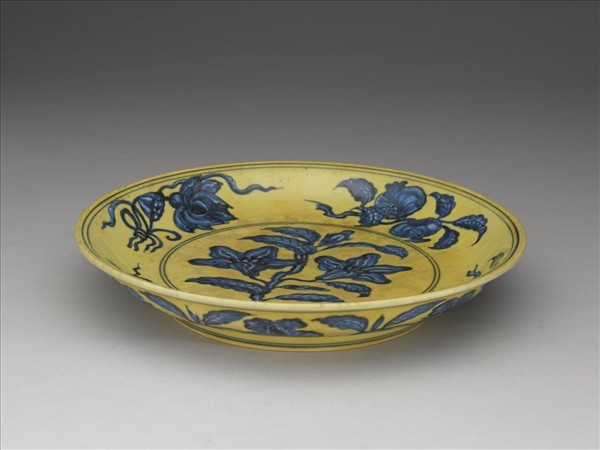 黃釉青花花果紋盤