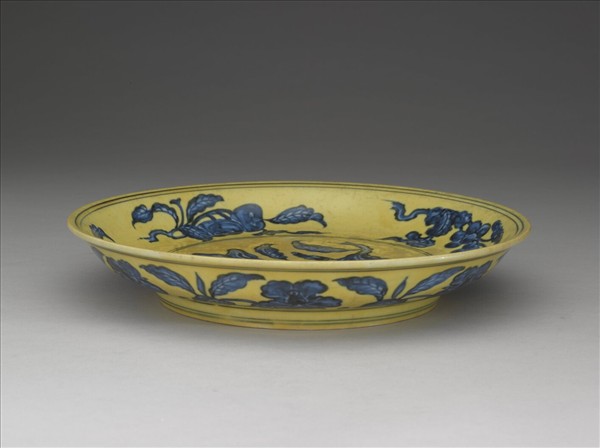 黃釉青花花果紋盤