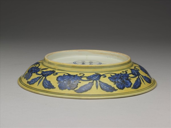 黃釉青花花果紋盤