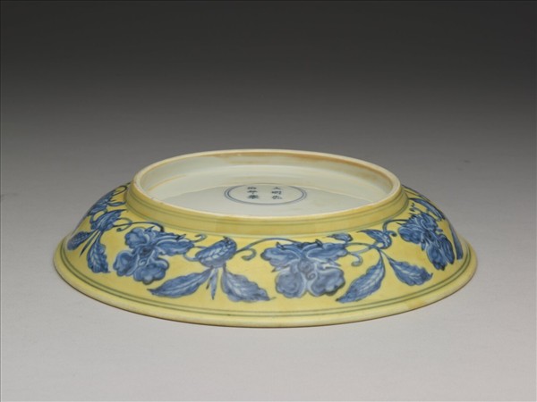 黃釉青花花果紋盤