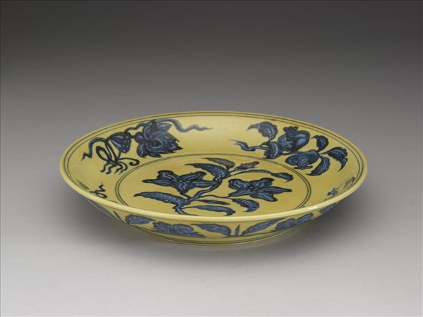 黃地青花花果紋盤