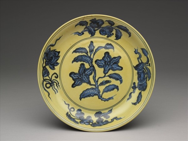 黃地青花花果紋盤