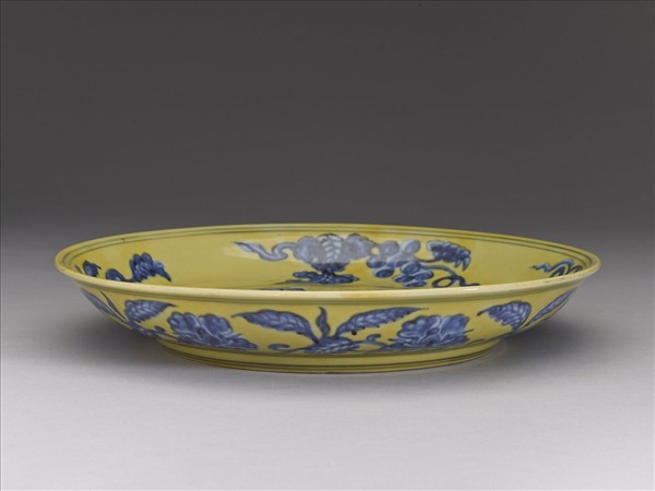 黃地青花花果紋盤