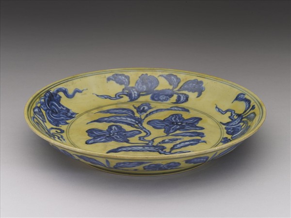黃地青花花果紋盤