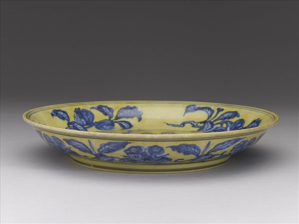 黃地青花花果紋盤