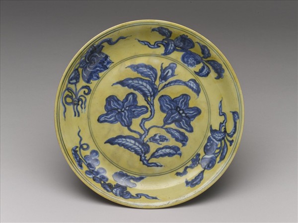 黃地青花花果紋盤