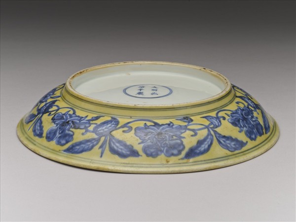 黃地青花花果紋盤
