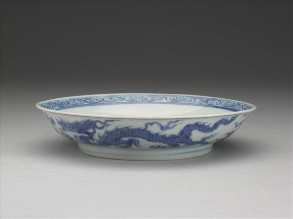 青花雙龍戲珠紋盤