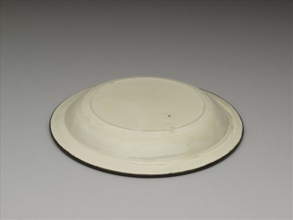 定窯 印花雙雁銜花折沿盤