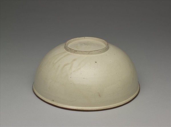 定窯 白瓷劃花蓮荷紋碗 「穎川記」款