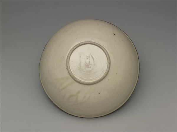 定窯 白瓷劃花蓮荷紋碗 「穎川記」款