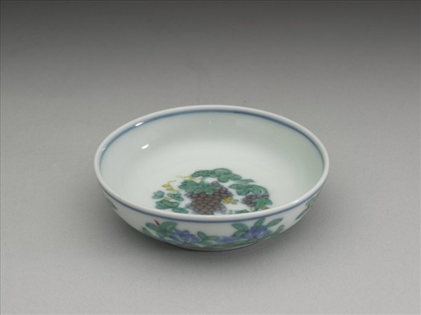 鬥彩葡萄花卉紋碟