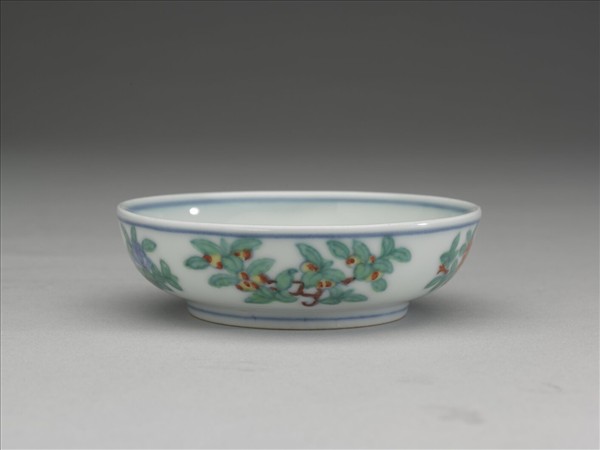 鬥彩葡萄花卉紋碟