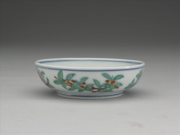 鬥彩葡萄花卉紋碟